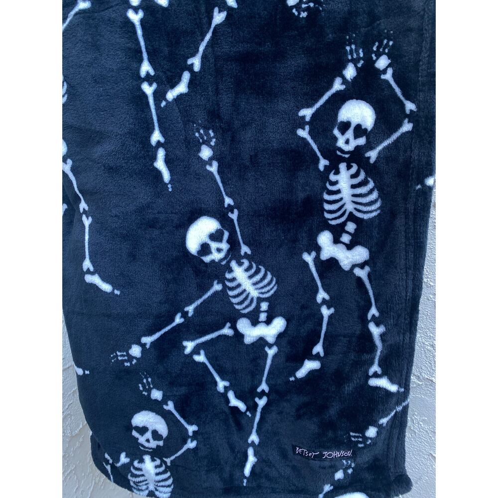 Betsey Johnson Halloween Blanket Skeleton Print 50x70 Black Plush Throw